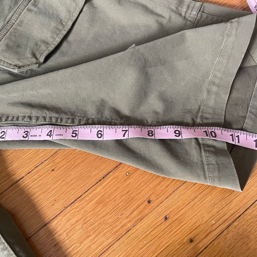 Nili Lotan Lucca Cargo Shorts, size O, olive green, NWT - Picture 4 of 9